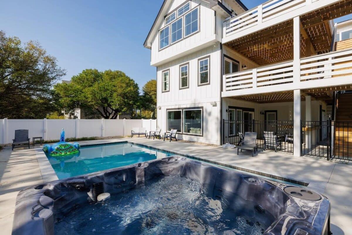 Sojourn Aurora 7 Bedroom Pool & Hot Tub Corolla Exterior photo